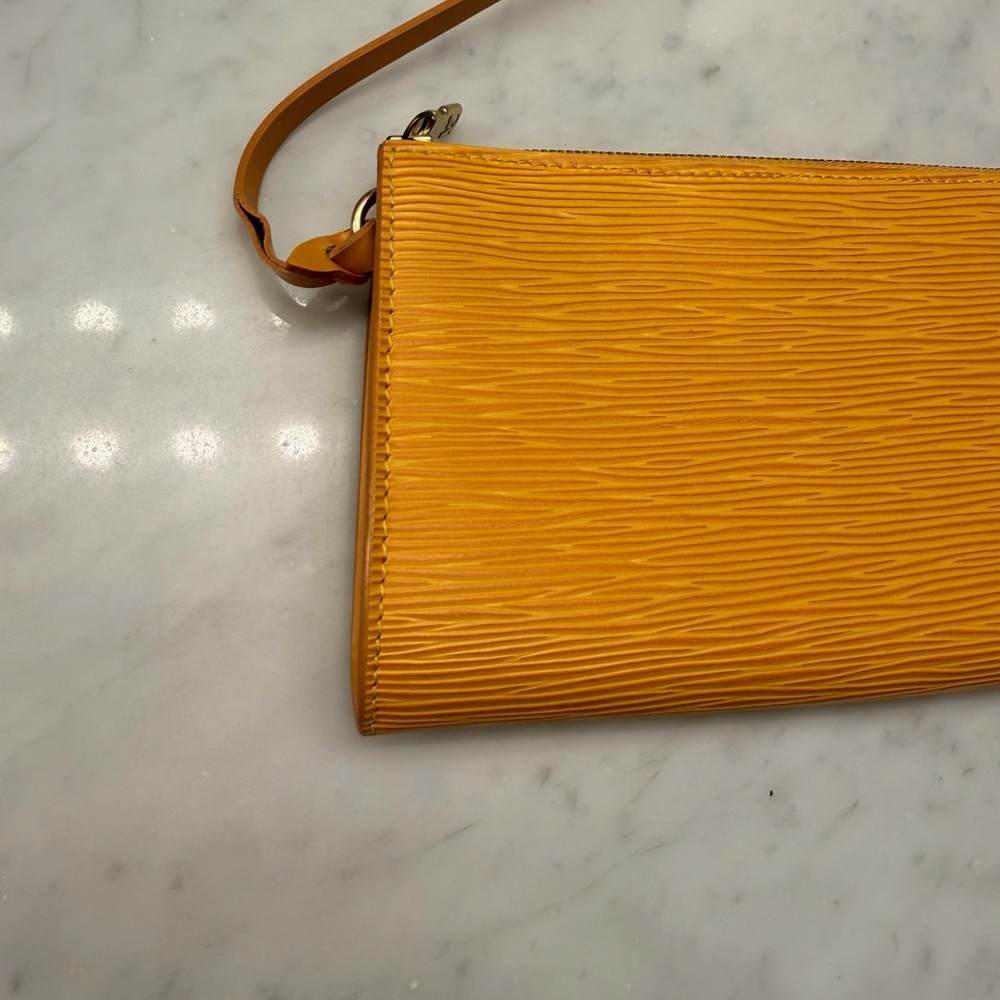 Louis Vuitton Epi Leather Pochette Accesorie Handbag - Picture 3 of 10